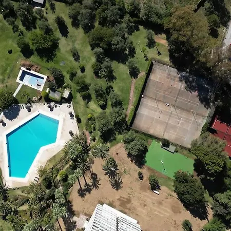 Spacious 3 Bedroom W/ Pools, Gardens & Tennis Apartment