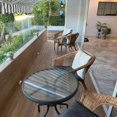 Apartment Spacious 3 Bedroom W/ Pools, Gardens & Tennis