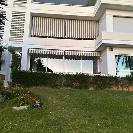 Spacious 3 Bedroom W/ Pools, Gardens & Tennis Apartment *