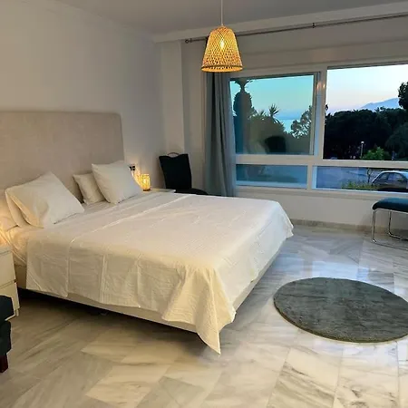 Spacious 3 Bedroom W/ Pools, Gardens & Tennis Apartment