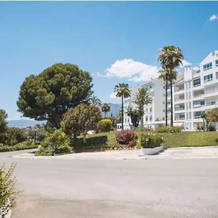 Apartment Spacious 3 Bedroom W/ Pools, Gardens & Tennis Marbella