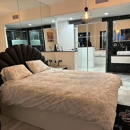 Spacious 3 Bedroom W/ Pools, Gardens & Tennis