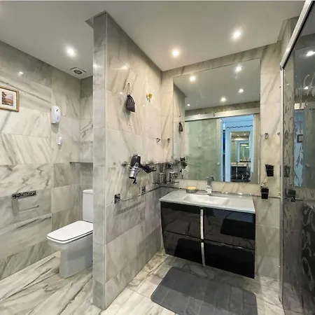 Spacious 3 Bedroom W/ Pools, Gardens & Tennis Apartment Marbella